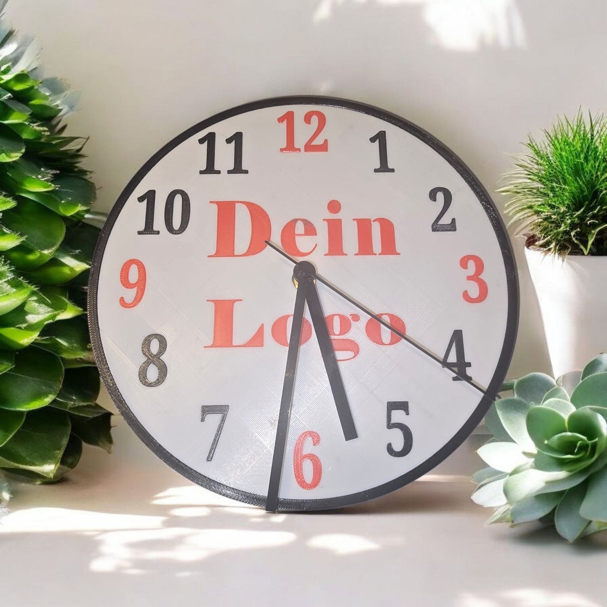 Personalisierte 3D gedruckte Wanduhr 24 cm – mit eigenem Logo oder Namen – moderne Uhr aus hochwertigem PETG, Geschenkidee