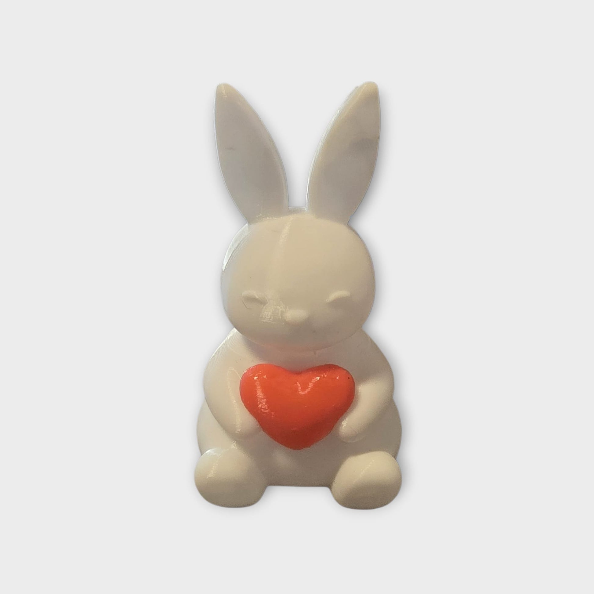 3D gedruckter Hase mit Herz aus PETG – Liebevolle Dekofigur • Geschenk für Valentinstag & Geburtstag • Weißer Bunny mit rotem Herz